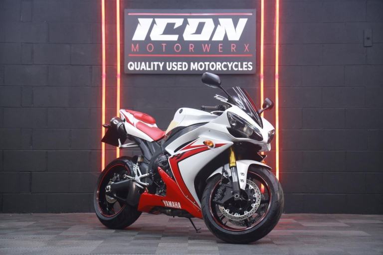 Yamaha R1 R1 1000 Super Sports CLEAN EXAMPLE