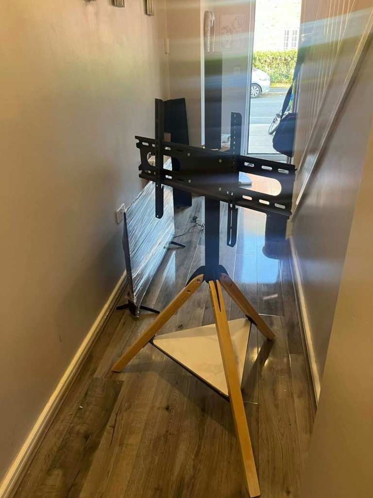 New Modern Wood and marble Tv stand from Dunelm Mill. Paid £169 for this asking £80. 