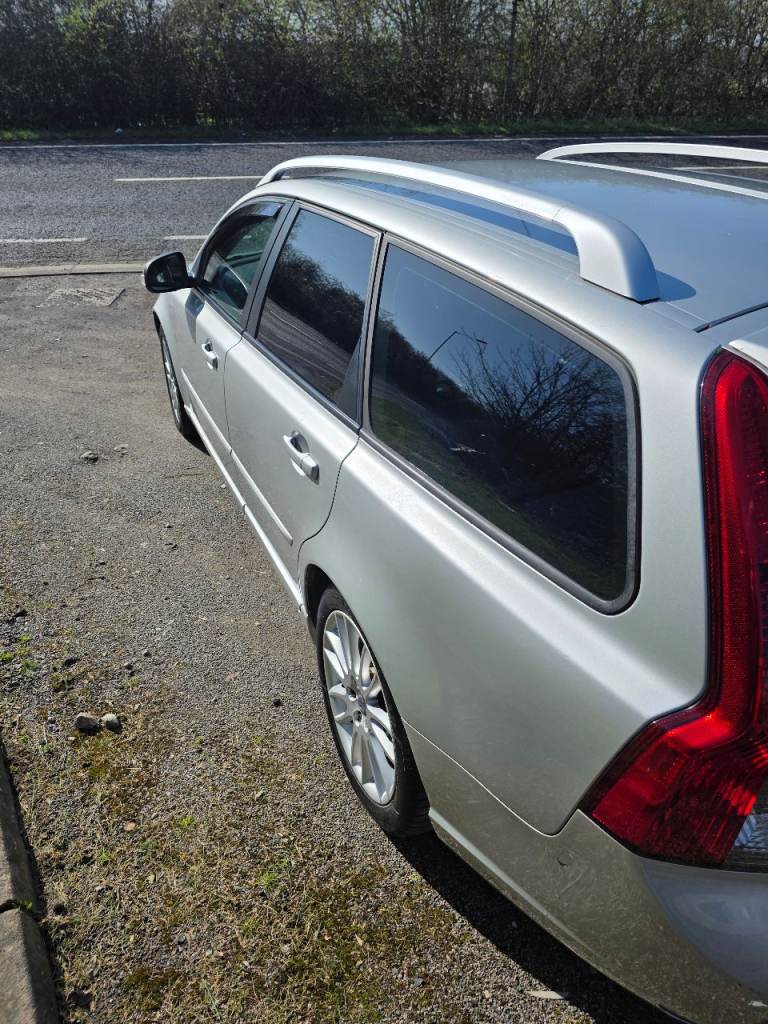 VOLVO V50, 1. 6 ECODRIVE DIESEL FULL YEARS MOT £ 20 A YEAR ROAD TAX