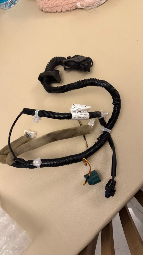 NISSAN JUKE 2014-2019 FRONT PASSENGER DOOR WIRING LOOM