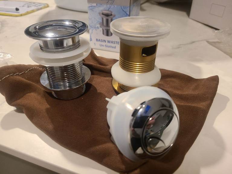 2 new sink wastes and flusher