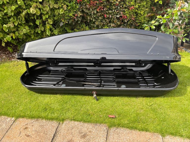 Roof box for sale - £150