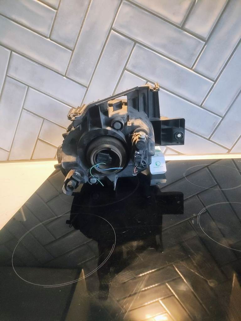 2014 Nissan juke head light