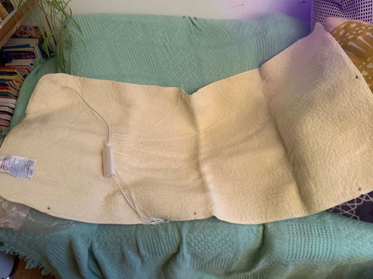 Single electric heated blanket 