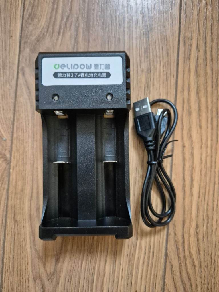 Delipow Dual-Slot 18650 Battery Charger