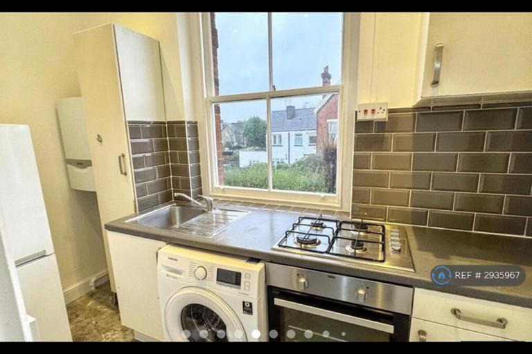 2 bedroom flat in High Barnet, Barnet, EN5 (2 bed) (#2935967)