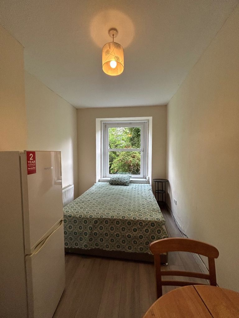 Private Room in 250£
