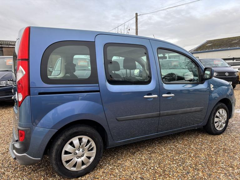 RENAULT Kangoo WHEELCHAIR ACCESSIBLE VEHICLE WAV 1.5 dCi Expression 2011