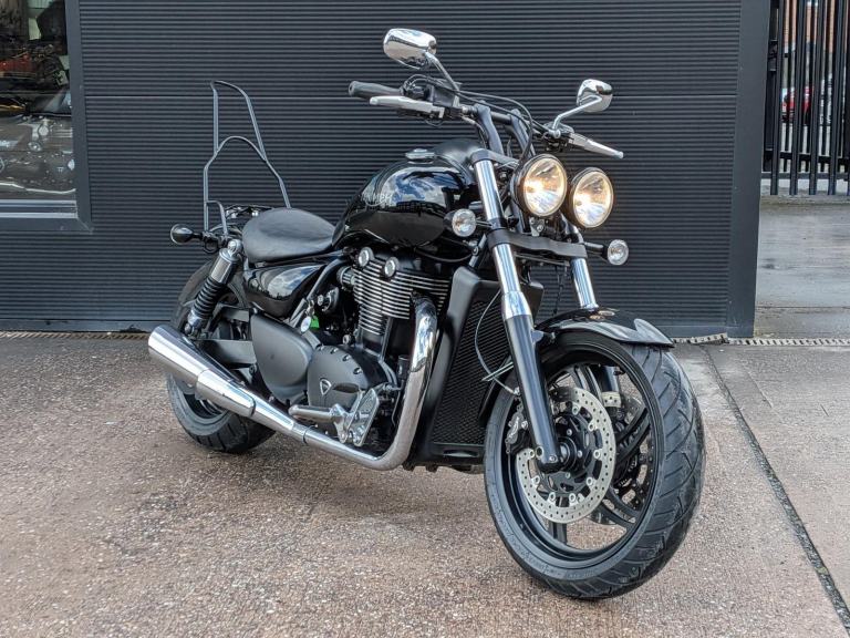TRIUMPH THUNDERBIRD STORM 1700 - 2015 15 - STUNNING CRUISER