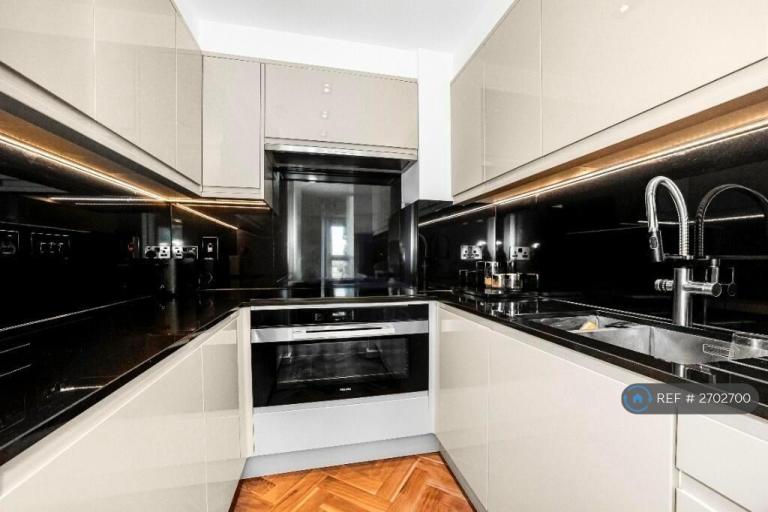 1 bedroom in New Providence Wharf, London, E14 (#2702700)