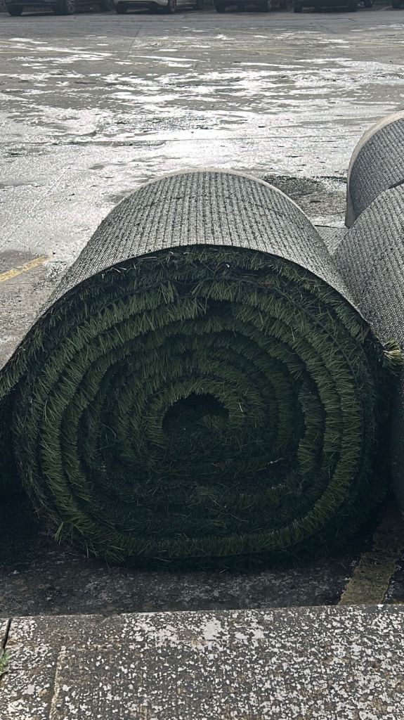 2x20 metres of used 4G grass Must be collected from bay road  £125 a roll