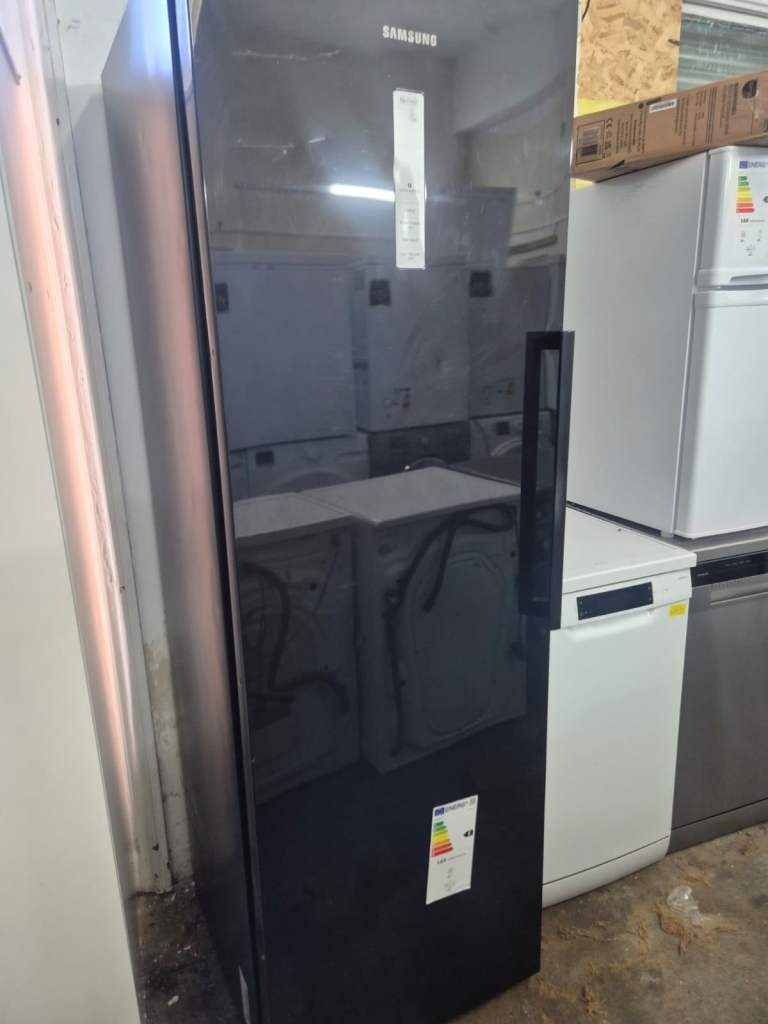 Samsung Fridge Freezer with Slim Ice Maker – Used Like New – £225