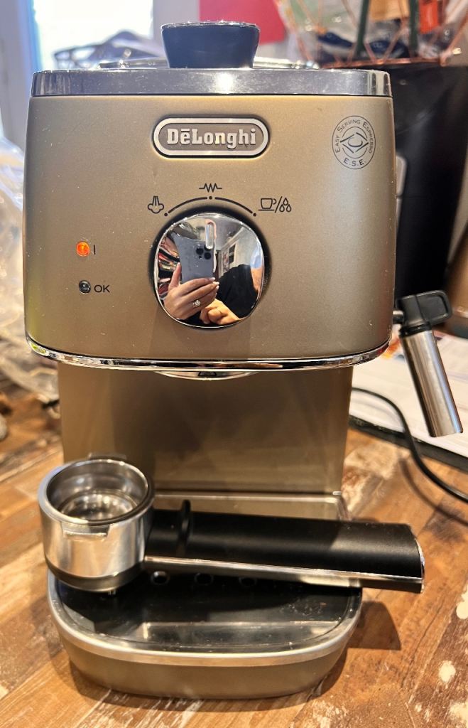 Delonghi Distinta Pump Cappuccino Espresso Machine.  Bronze 