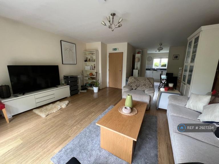 4 bedroom house in Academy Place, Isleworth, TW7 (4 bed) (#2927334)