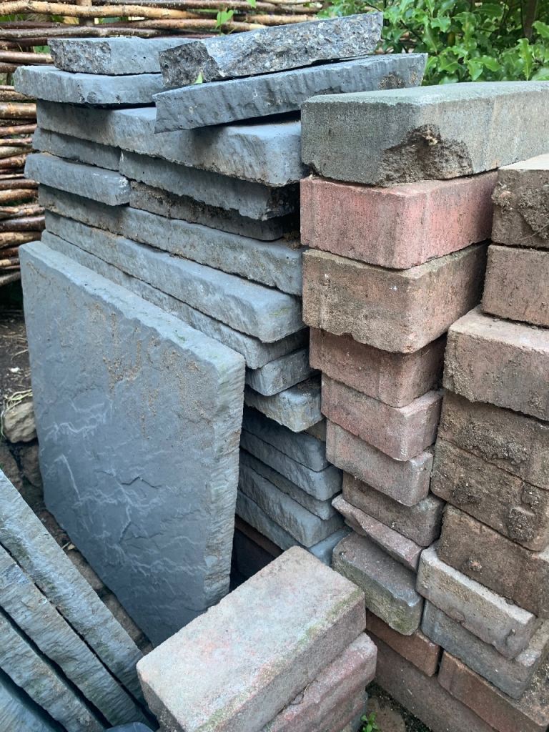Slate Paving & Bricks 