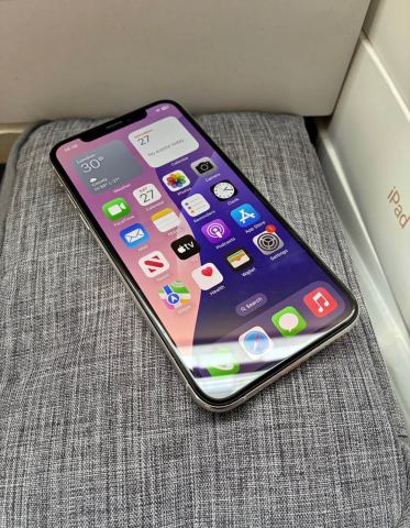 Apple iPhone XS 256GB - White, Good Condition, £130.00 for Sale