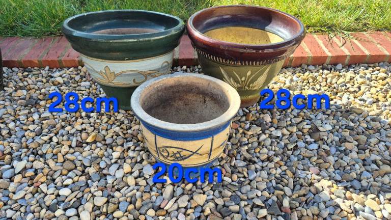 3 ceramic pots £20 collection only from Branston size on pics lovely patterns