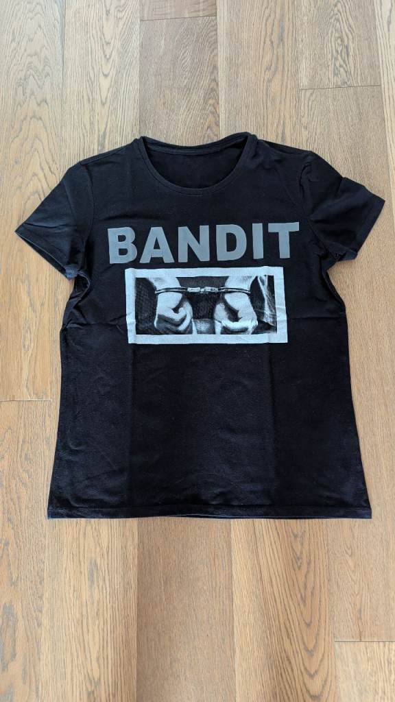 👕 HUGE MEN’S CLOTHING BUNDLE – 6 Jumpers, 12 T-Shirts, 2 Shorts & 2 Shirts