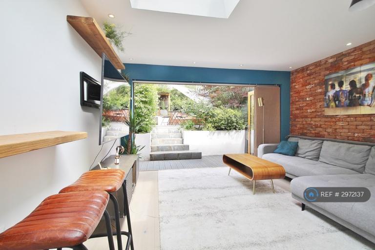 2 bedroom flat in Chiswick, London, W4 (2 bed) (#2972137)