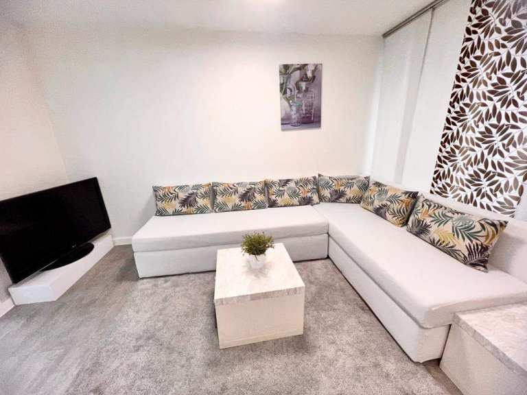  2 Bedroom Ground Floor Flat With Garden In Westminster 