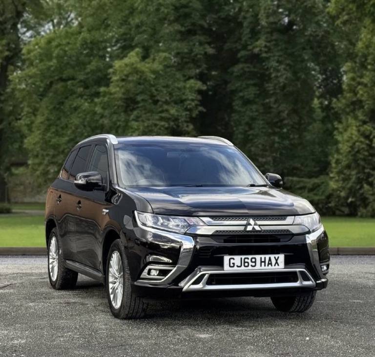 2019 Mitsubishi Outlander 2.4h TwinMotor 13.8kWh Exceed SUV 5dr Petrol Plug-in Hybrid CVT 4WD Eur...