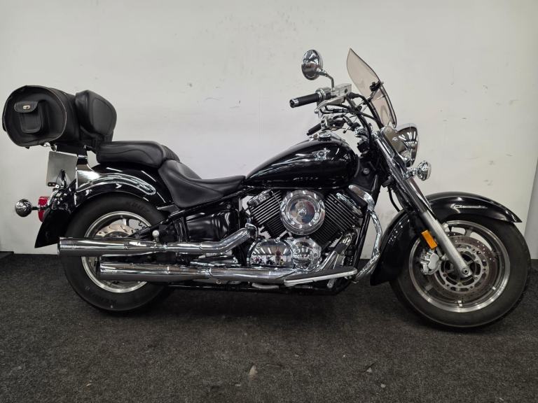 YAMAHA XVS 1100 CLASSIC ** VANCEandHINES EXHAUST - MUSTANG SEAT - SISSY BAR **