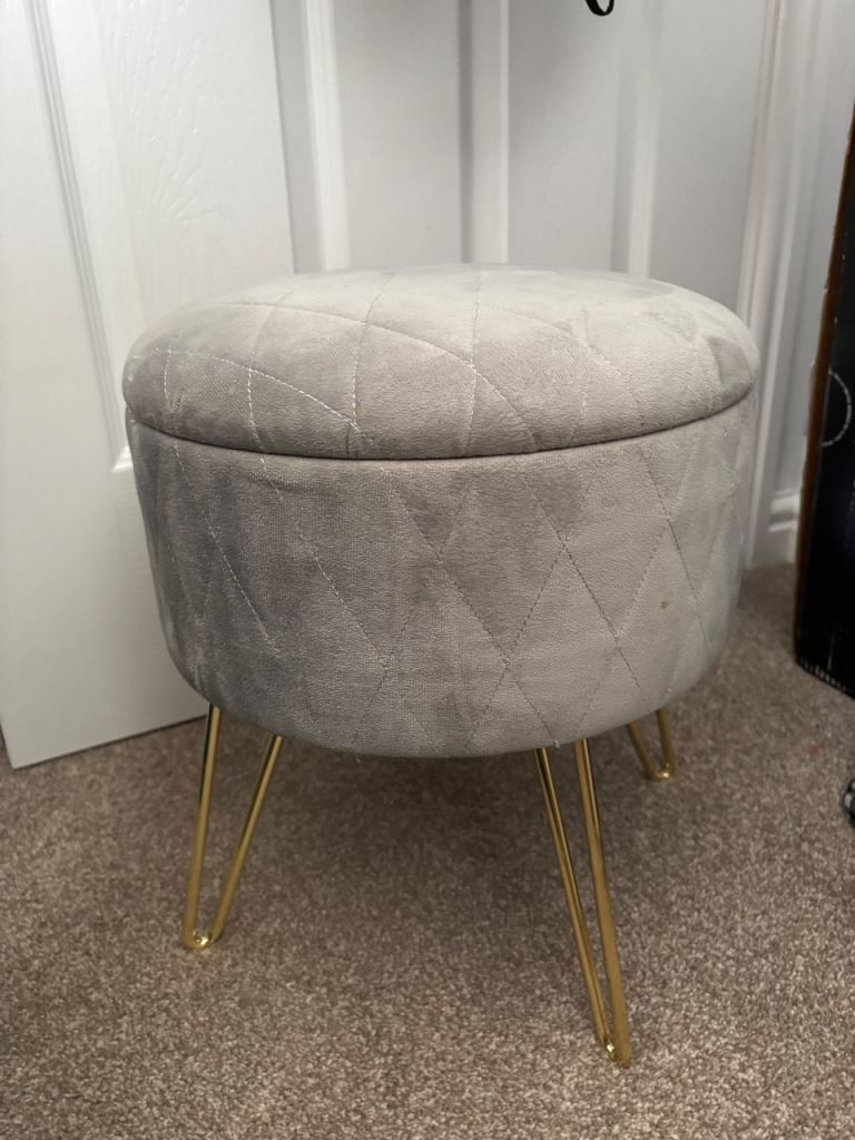 Small storage footstool 