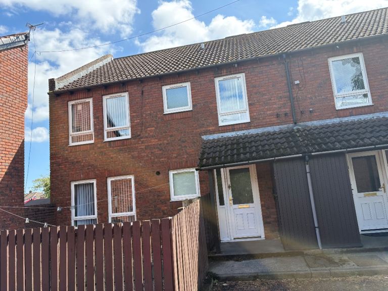 2 bed maisonette flat to rent