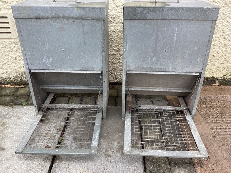Poultry treadle feeders