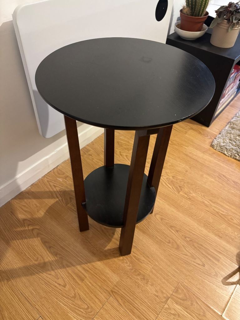 Small Round Side Table with Shelf – Good Condition
