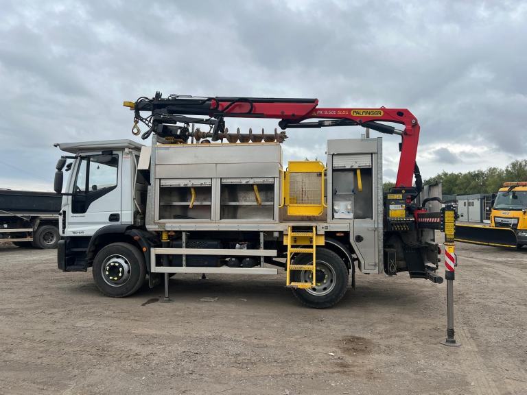 Iveco Eurocargo 120-210 POLE CARRIER , REMOTE PALFINGER CRANE / BORING AUGER 