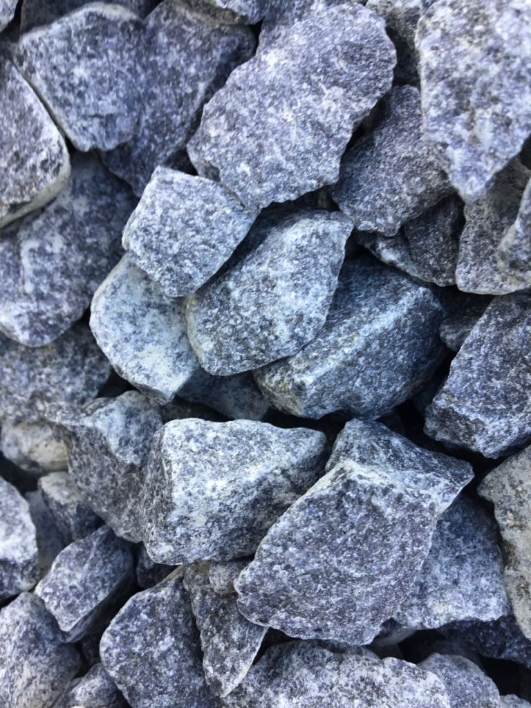 bulk bags of 20 mm Nevis Grey garden and driveway chips/ gravel/ stones 