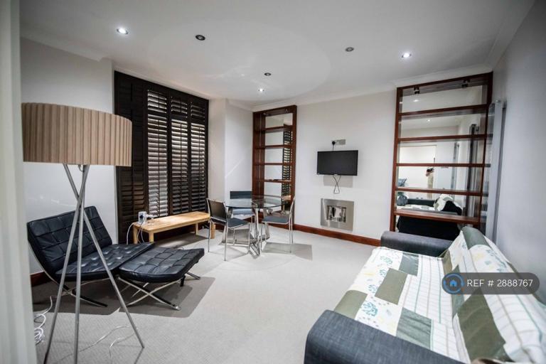 1 bedroom flat in St. Georges Square, London, SW1V (1 bed) (#2888767)