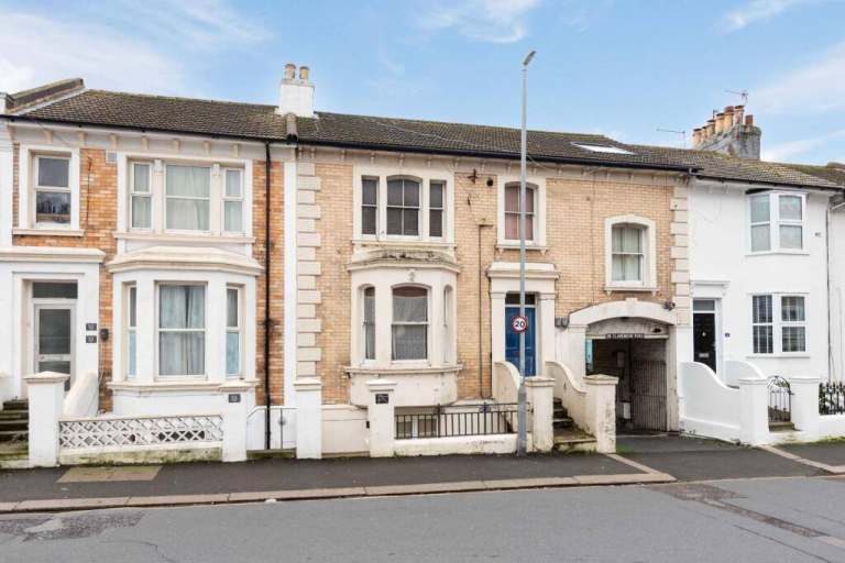One Bedroom Flat, Close to Hove Station, £1,100pcm