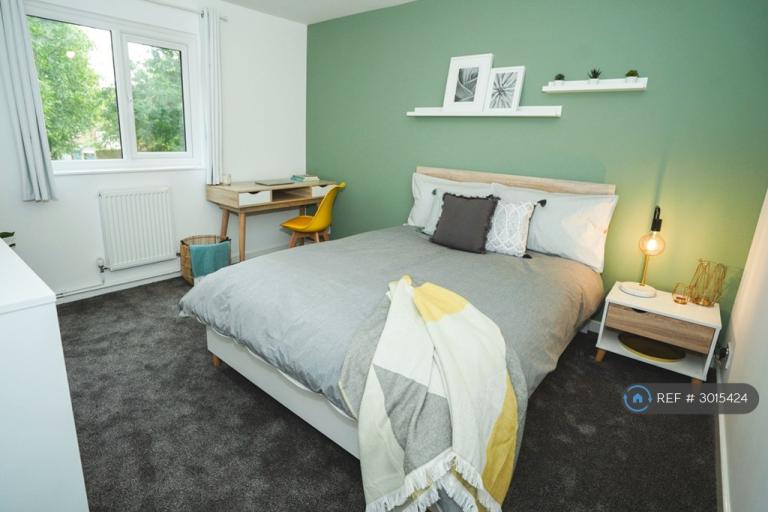 1 bedroom in Chiltern Gardens, Dawley, Telford, TF4 (#3015424)
