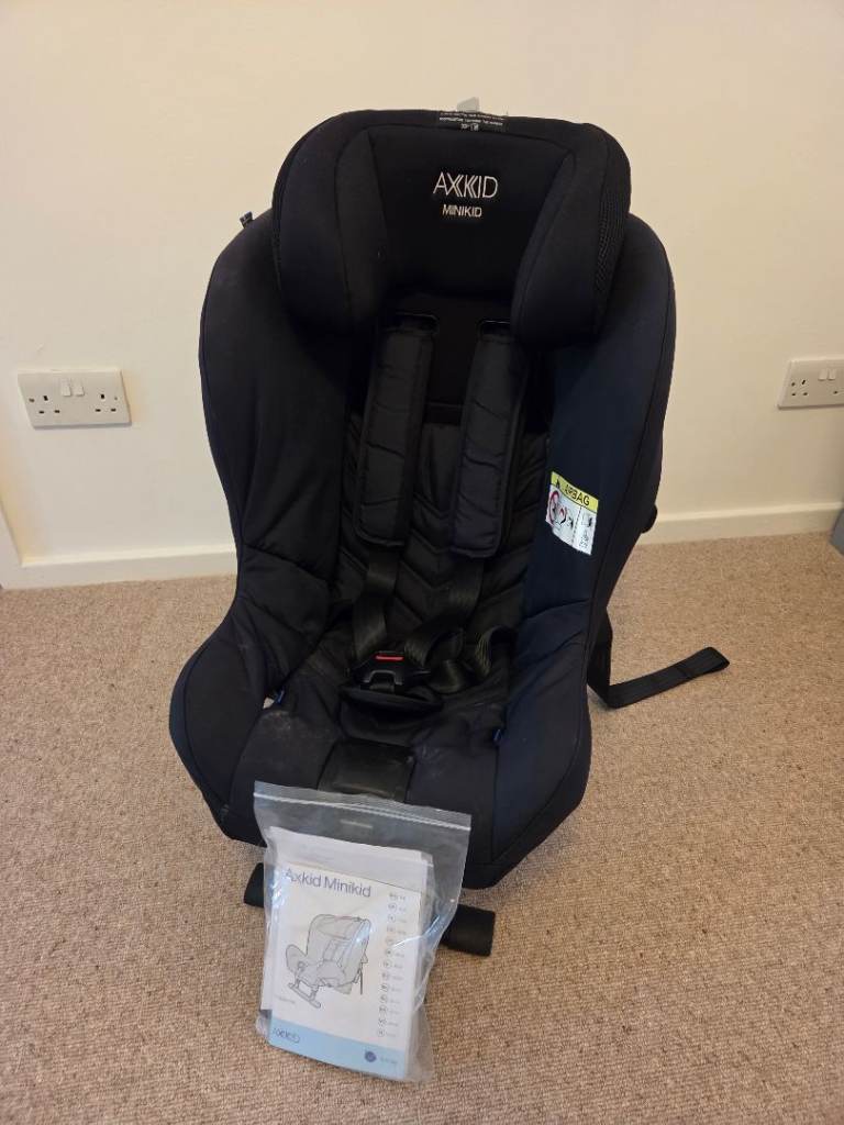 AXKID MINIKID Car Seat – Black, Good Condition