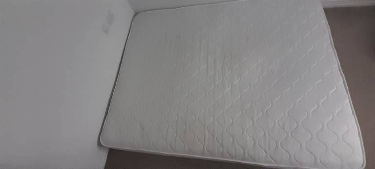 King Size Mattress – British Made / Excellent Condition