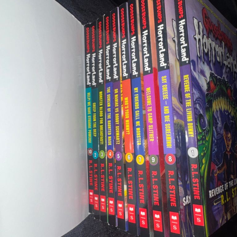 R.L. Stine Goosebumps Book Bundle HORRORLAND (2011) books 1-10 NEW