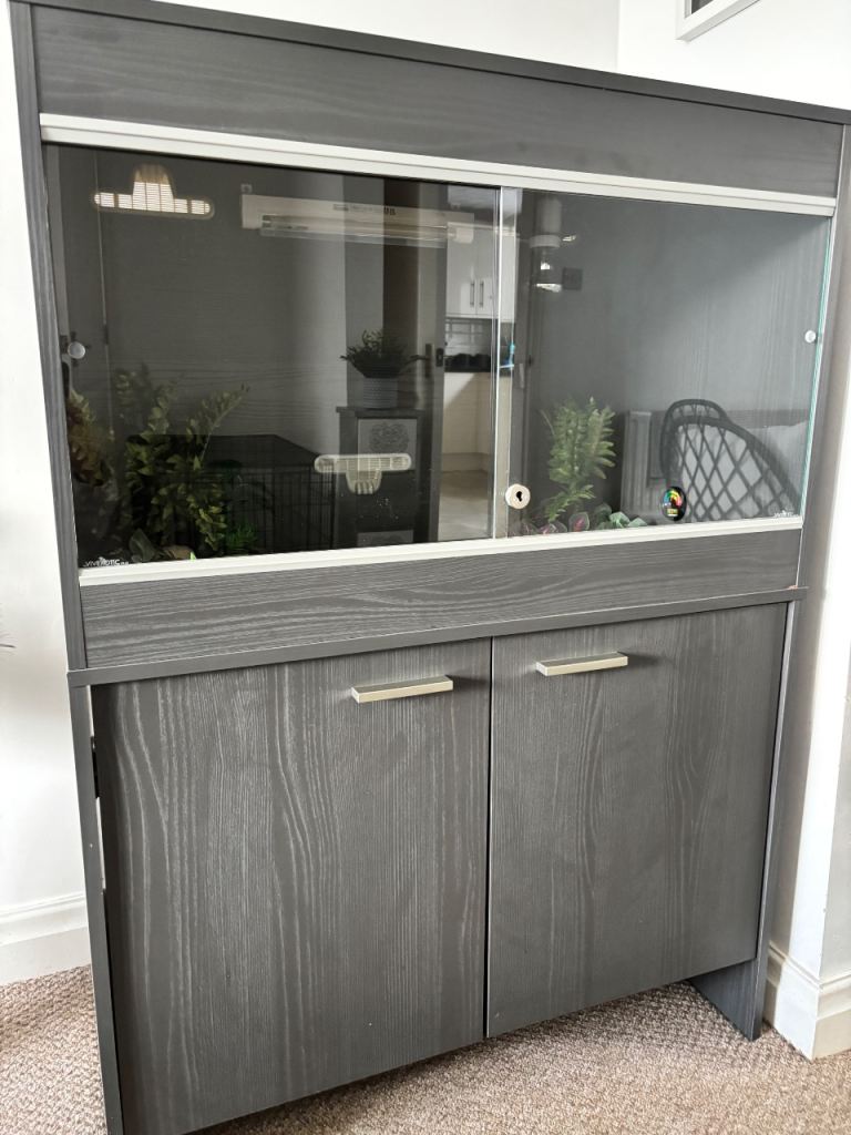 Fantastic vivarium setup for sale, in good condition and well looked after.