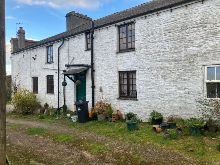 Part renovated house 