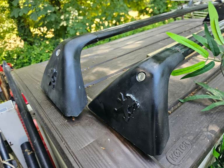 Peugeot 3008 genuine roof bars and key