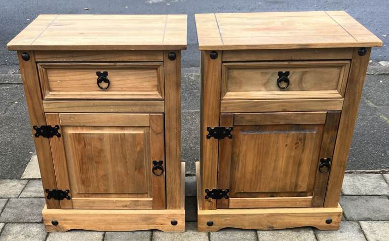 A PAIR OF SOLID CORONA PINE BEDSIDE CUPBOARDS