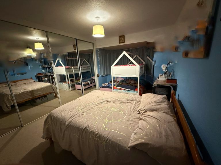 King spacious room in Kingsbury for a couple 