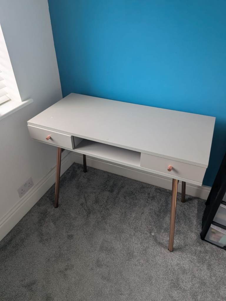 Office desk 