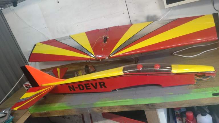 2 RC planes