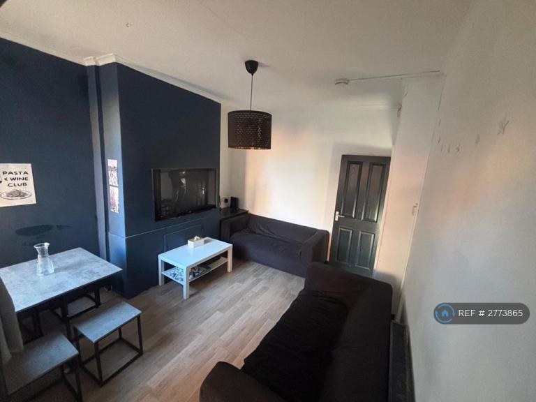 4 bedroom house in Haydn Avenue, Manchester, M14 (4 bed) (#2773865)