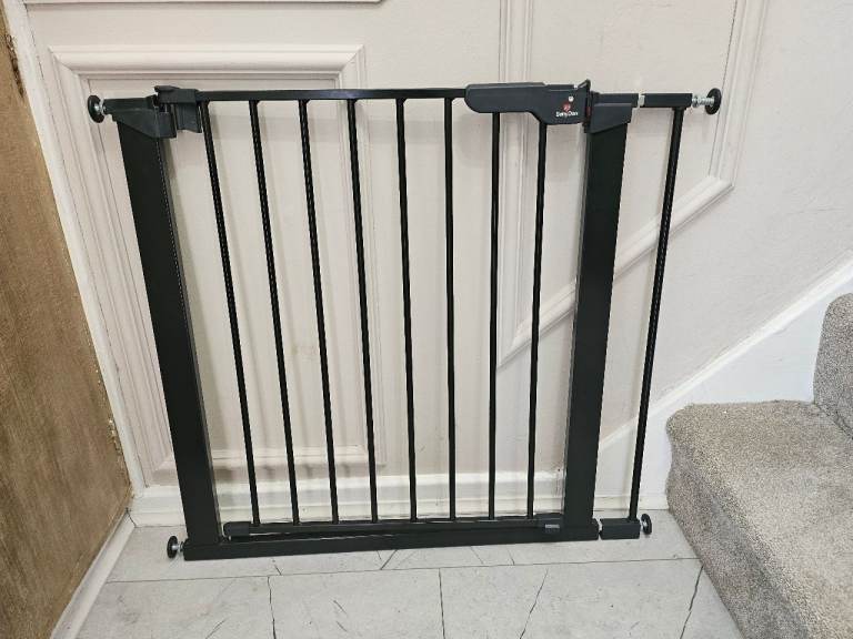 Pressure Fit Stair Gate / Pet Gate – Black 73-93cm
