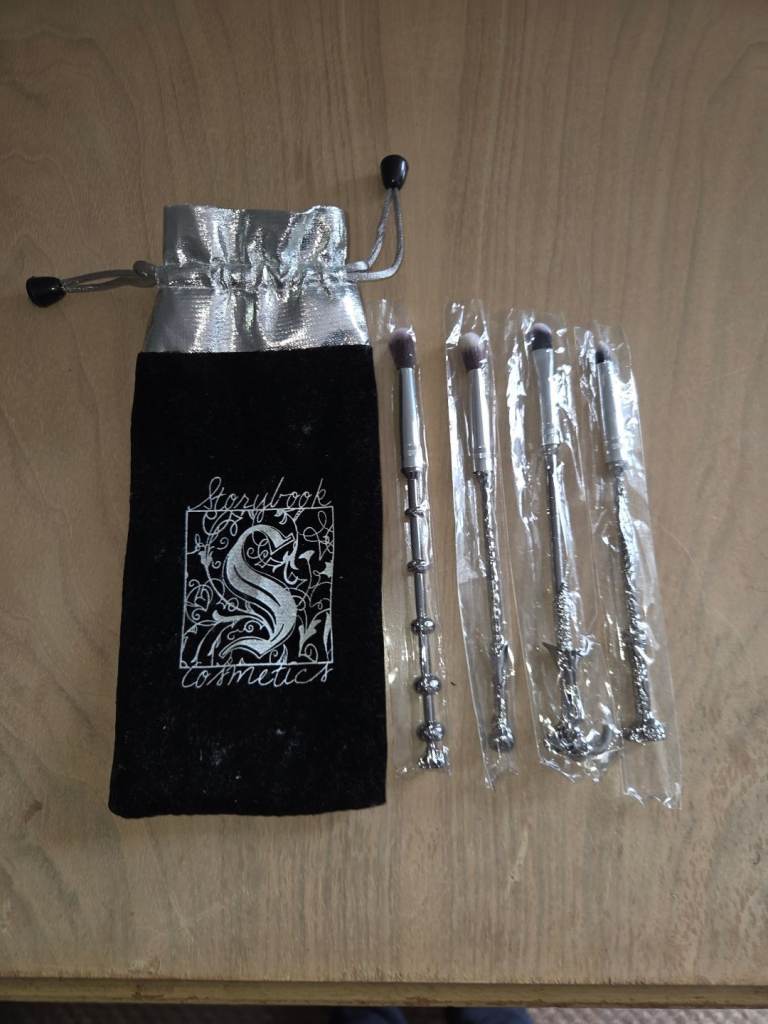 Storybook Cosmetics 4‑Piece Wizard Wand Make‑Up Brush Set – Brand New & Sealed + Pouch