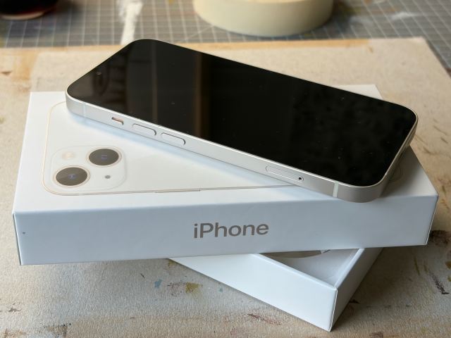 Apple iPhone 13 – White, 256Gb, 85% battery, £180.00 for Sale