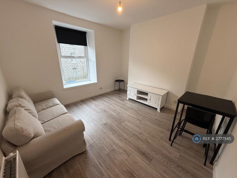 2 bedroom flat in Summerfield Terrace, Aberdeen, AB24 (2 bed) (#2777545)